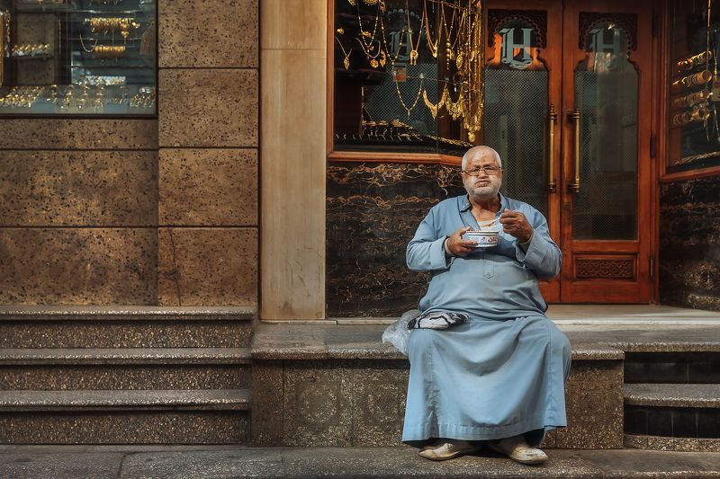 портрет, мужчина, египет, каир, стрит, путешествие, travel, egypt, travelling, today, street Завтрак на рынке Каираphoto preview