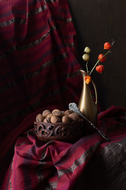 Натюрморт с орехамиphoto preview