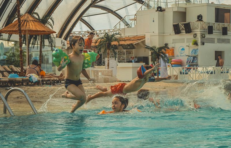 лето, бассейн, вода, прыжки в воду, дети Дети в водеphoto preview