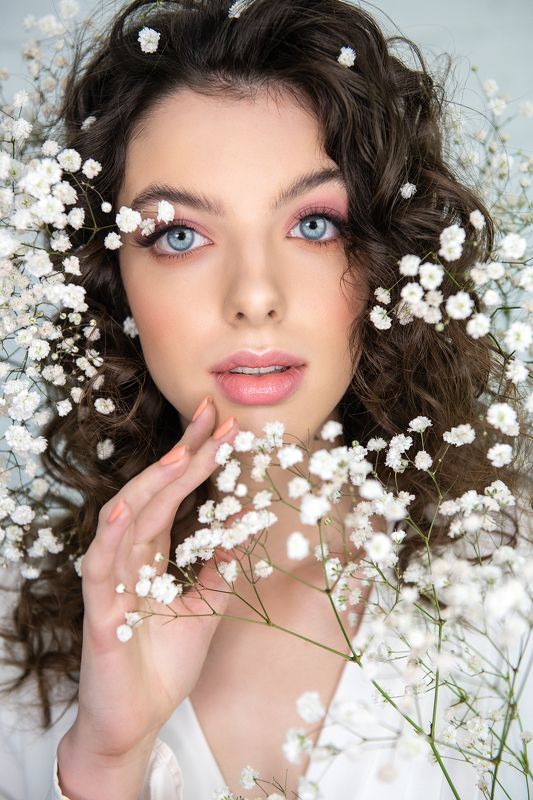 White flowersphoto preview