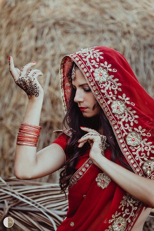 Красное сариphoto preview