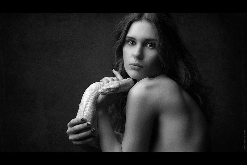 Змея, Портрет девушка Как холодна змея,  красиваphoto preview