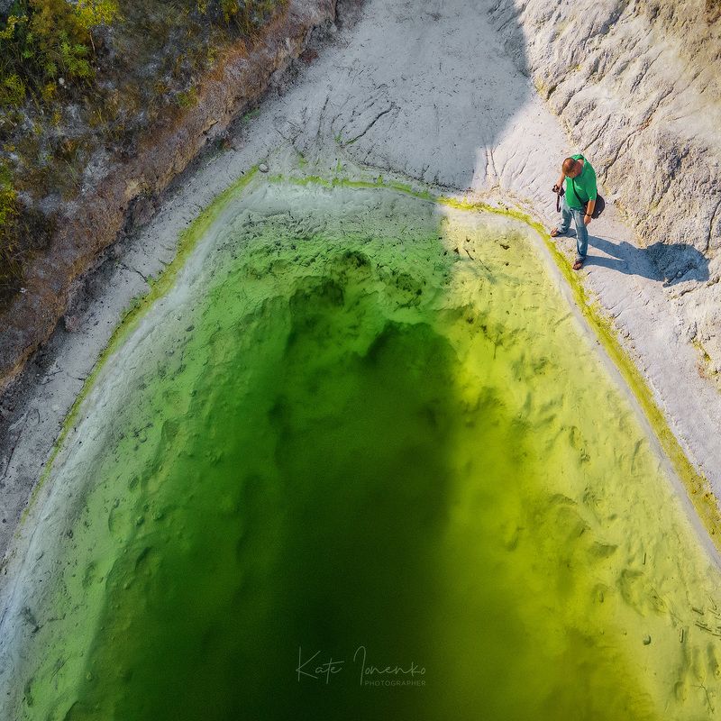 Если долго всматриваться в бездну, то бездна начинёт всматриваться в тебя...photo preview