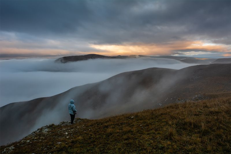 природа, пейзаж, горы, кавказ, природа россии, дикая природа, закат, свет, облака, вечер, весна, Над облакамиphoto preview