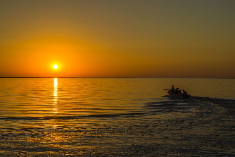 пейзаж, вода, море, закат, небо, волны, яхта, лодка На встречу солнцуphoto preview