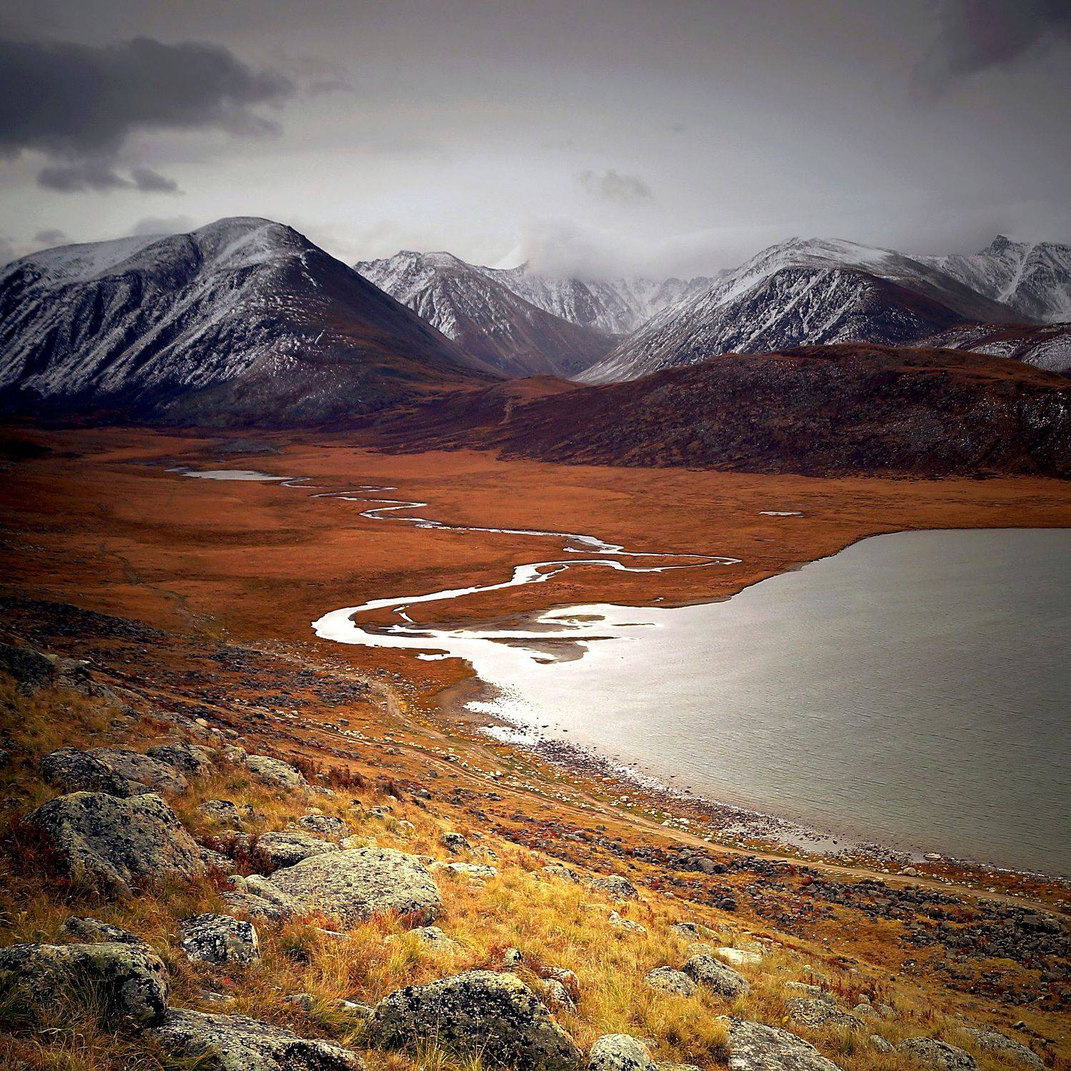 Хребет Чихачева.... Автор: Людмила природа, путешествие, туризм, алтай, горы, озеро, хребет чихачева, тучи, облака, погода, Людмила