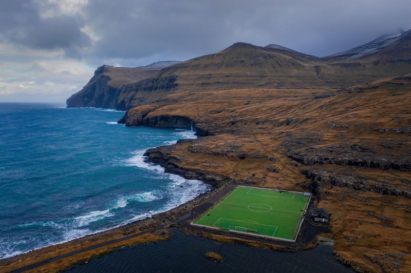 атлантический океан, аэрофотосъемка, дания, океан, осень, остров, стадион, футбол, аэросъемка, фареры, фарерские острова, ноябрь 2021, датское королевство Atlantic footballphoto preview