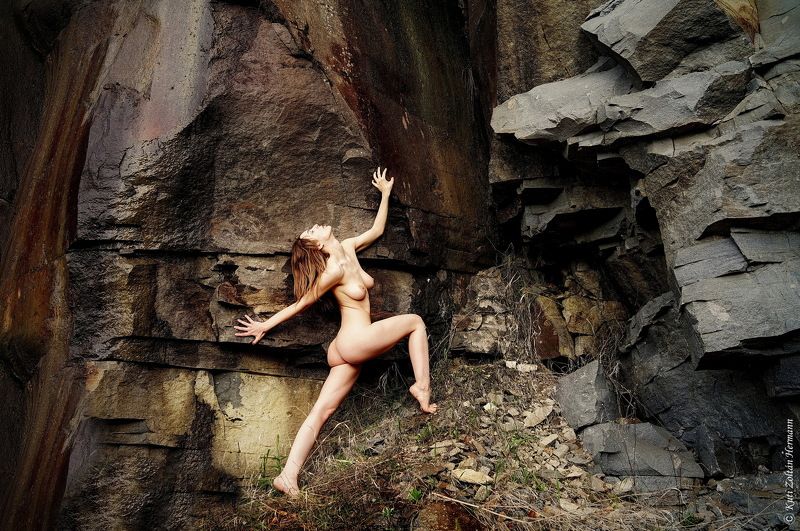 At the rocks фото превью