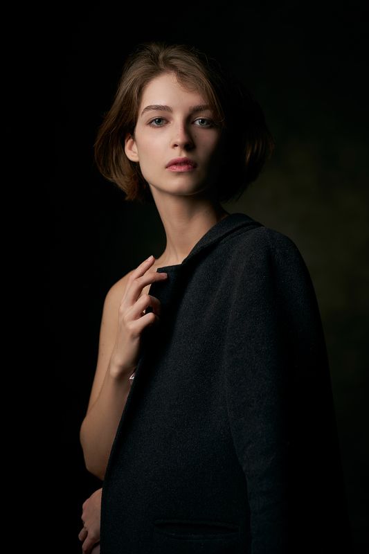 portrait, low key, girl, eyes, sony, studio, dark Sashaphoto preview