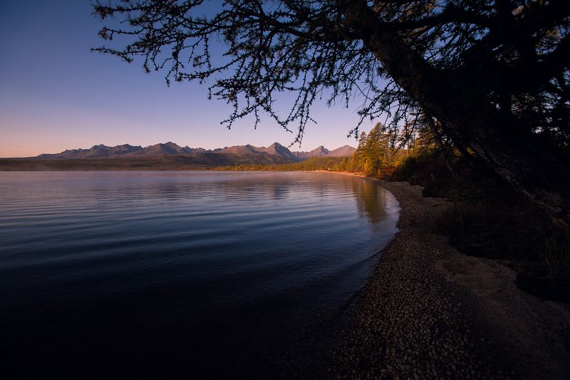 Колыма, Магадан, озеро Джека Лондона, пейзаж, фотографсрюкзаком, восход, озеро, горы Утро на Косе Биологовphoto preview