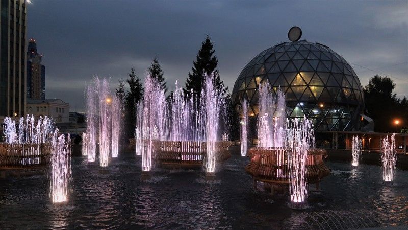 новосибирск,город,вечер,фонтан Фонтан у кафеphoto preview