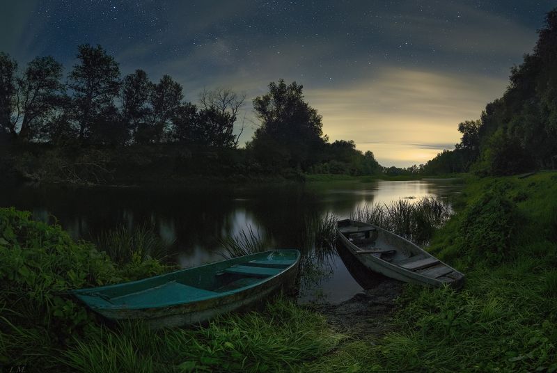 ночь, река, лодки, звезды, лето, пейзаж, ночная сьемка, nightscape, boats, summer, river, reflections, panorama, stars, astronomy, moonset, glow, light Together and alonephoto preview