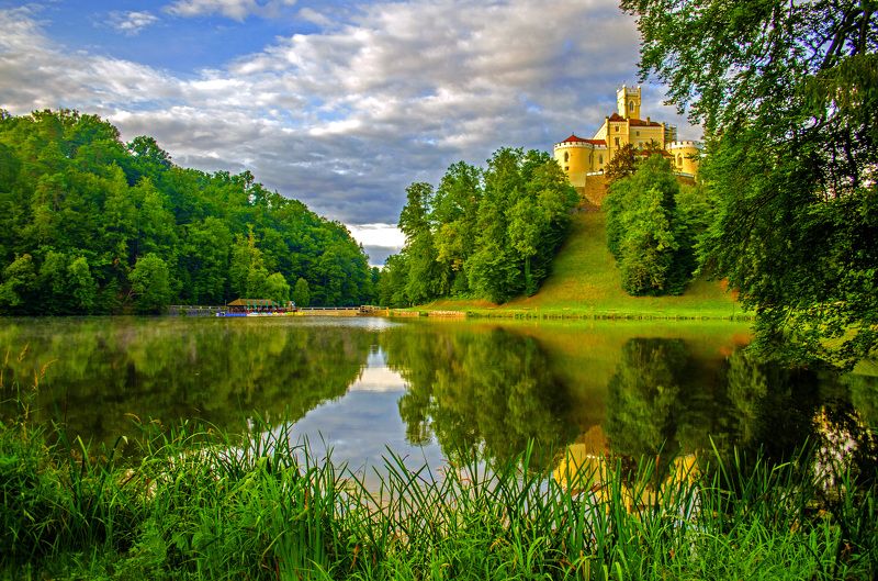 пейзаж, озеро, вода, отражение, дымка, природа Тракошчанский замок, Хорватияphoto preview