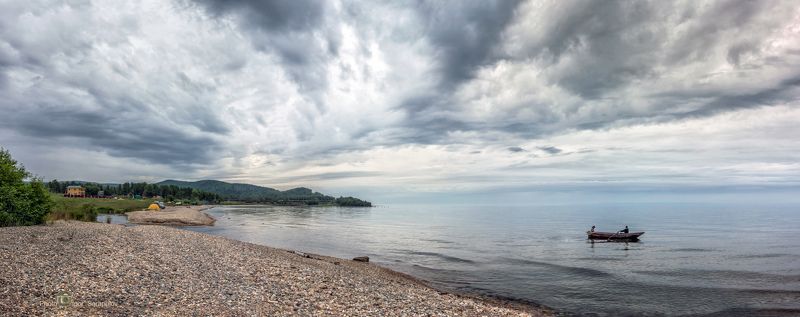 байкал,  панорама, устье, тучи, река большая тельная, туристическая фотография, фото в путешествии, путешествия на автомобиле, посёлок, пейзаж,  палатка, железнодорожная станция, галечный берег, travel photo Мы на лодочке катались ... фото превью