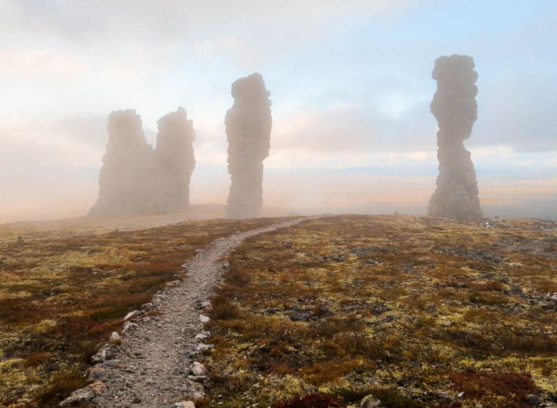 Маньпупунер, туман, тундра, Урал, Северный Урал, пейзаж, осень, тропа Маньпупунер в тумане фото превью