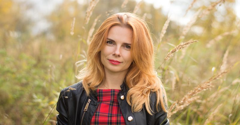 Саша с травинкамиphoto preview