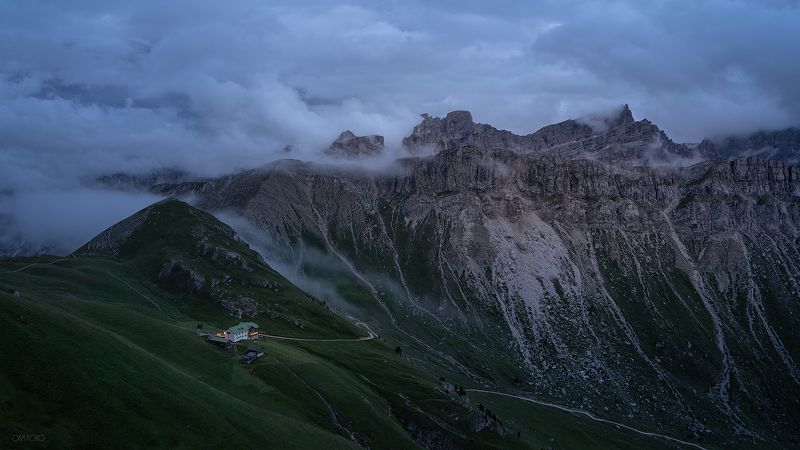 путь, тропа, доломиты, южный тироль, небо, горы, облака, непогода, туман, вечер, свет ,,, когда до тепла и ужина пол-часа пути :)photo preview