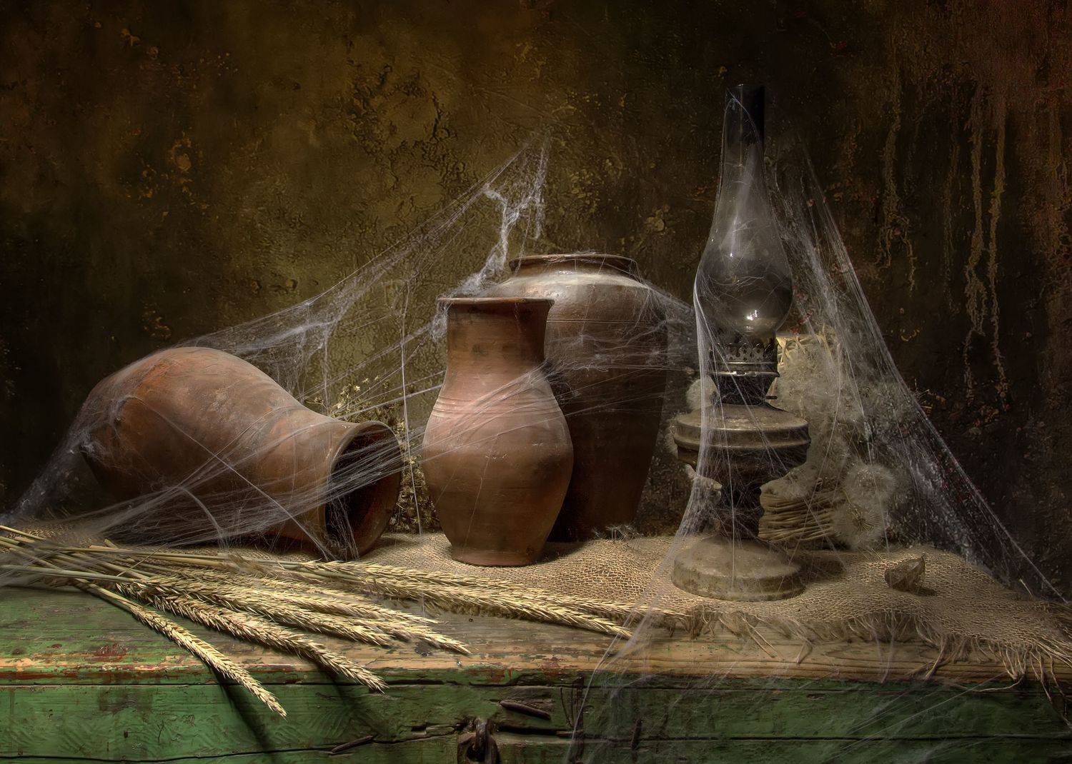 На старом сундуке.... Автор: Татьяна Феденкова натюрморт, сундук, горлач, керосинка, Татьяна Феденкова