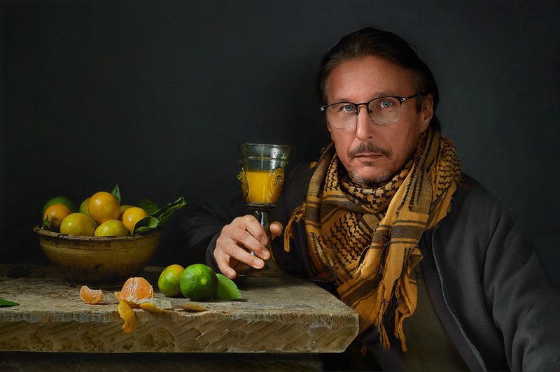 Мандарины, бокал, сок, автопортрет Автопортрет с мандаринамиphoto preview