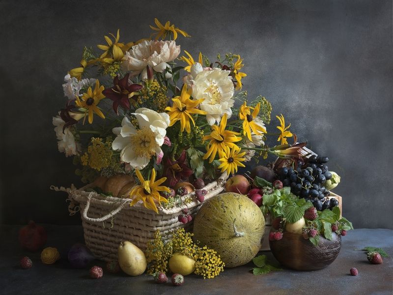 #натюрморт #still_lite Натюрморт с пионами и ягодамиphoto preview