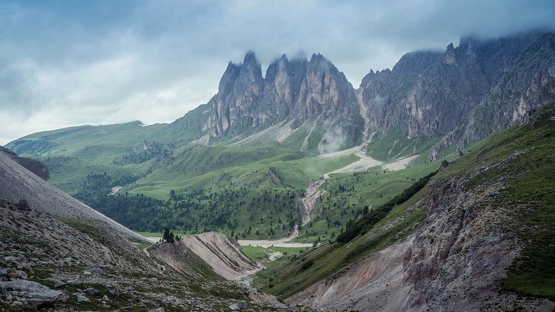 долина, сецеда, южный тироль, горы, облака, непогода, cisles-alm, fermedatürme Южнотирольская долина...photo preview