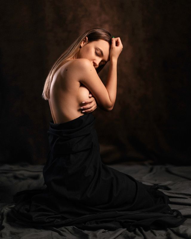 Ночь придаёт блеск звёздам и женщинамphoto preview