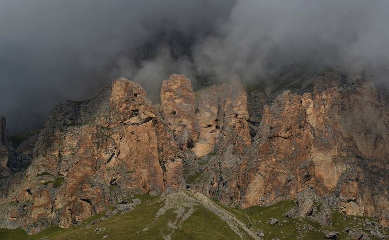 КБР, Скалистый хребет, Актопрак, скальные скульптуры, тролли, Скальные скульптурыphoto preview