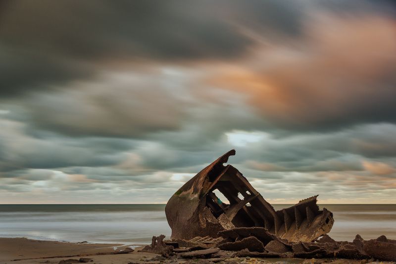 wreck; long exposure; seéscape; sea; water; clouds; normandy; épave, ships, boats Wrecksphoto preview