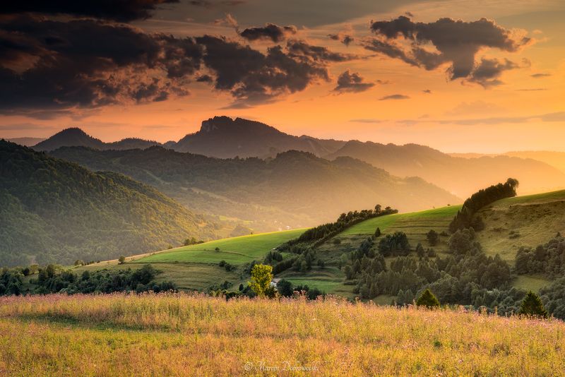 poland, landscape, mountainscape, carpathians, pieniny, stary wierch, trzy korony, szlachtowa, jarmuta, mountains, meadow, nature, sky, golden hour, sunset, outdoors, trees, tullusion Luminous Trianglesphoto preview