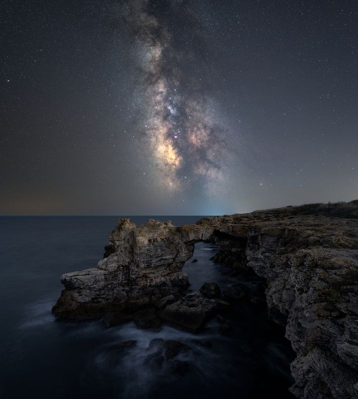 nigh, milkyway Tyulenovo Arch under the Milky Wayphoto preview