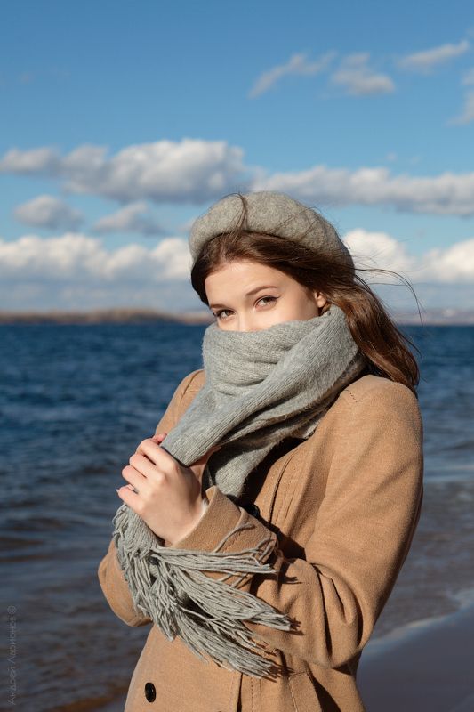 девушка, портрет, облака, река, осень Сентябрь фото превью