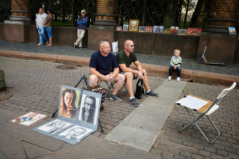 Просто прошелся по центру фото превью