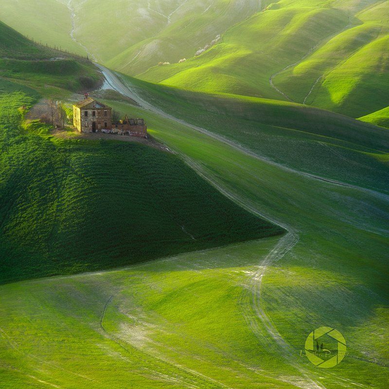 Farmhouse.../Tuscany, Italyphoto preview