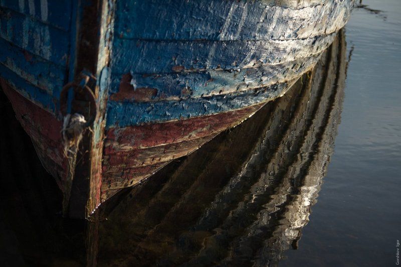 Живописная фактура старой лодкиphoto preview