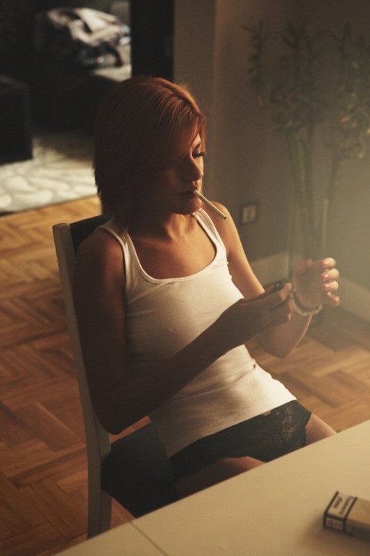 Girl with cigarettephoto preview