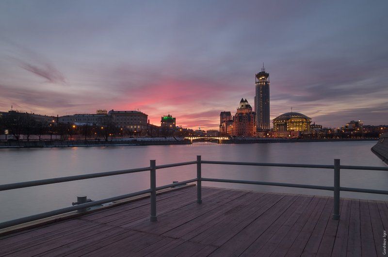 Вечер, Город, Закат, Март, Ммдм, Москва, Набережная, Небо, Небоскрёб, Причал, Река, Свисотель Мартовский вечерphoto preview