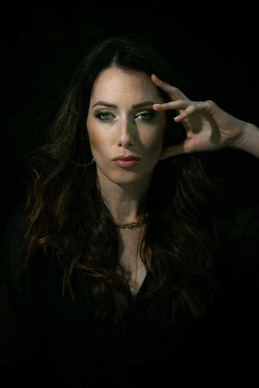 женский портрет, студийное  фото, портрет. photo preview