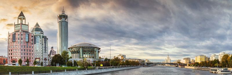 столица, москва,бизнес центр, риверсайд тауэрс, осенний вечер, река москва, панорама, осень, сентябрь, садовое кольцо, небо, на склоне дня,   краснохолмская набережная, космодамианская набережная, интересная москва, достопримечательности, дом музыки, Бизнес-центр Риверсайд Тауэрсphoto preview