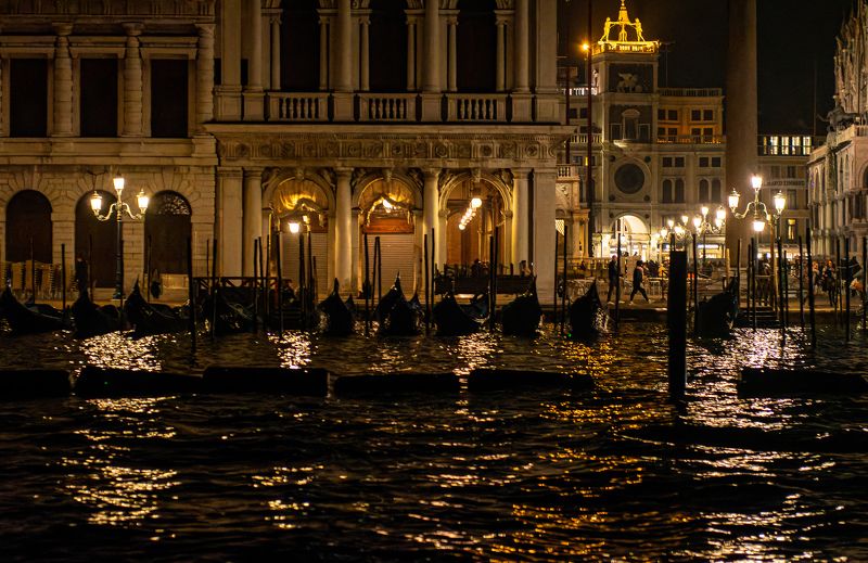 Venice, night, lights, gondolasphoto preview