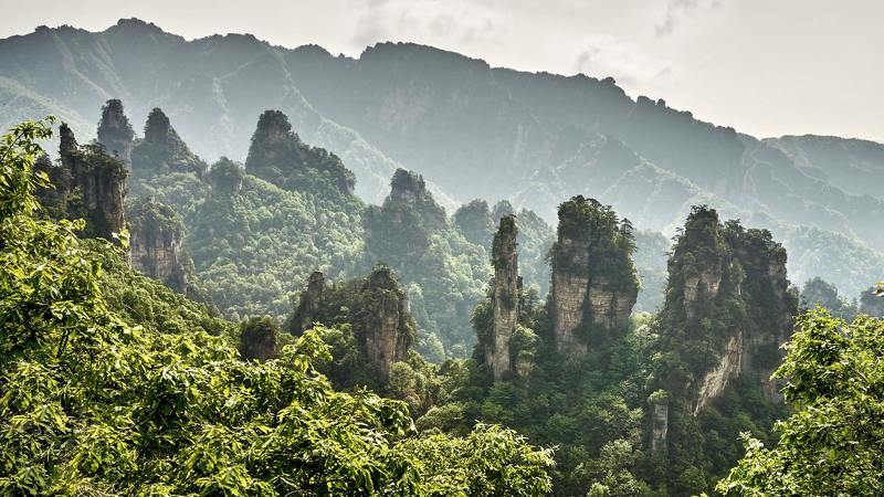 Китай, Чжанцзяцзе Вид сверху на шпилиphoto preview