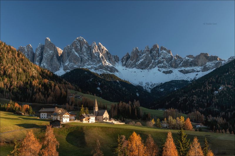 доломитовые альпы,santa maddalena,деревня,val di funes,осень,odle,италия,alps,ranui,san giovanni,церквушка Санта Маддалена поздняя осень фото превью