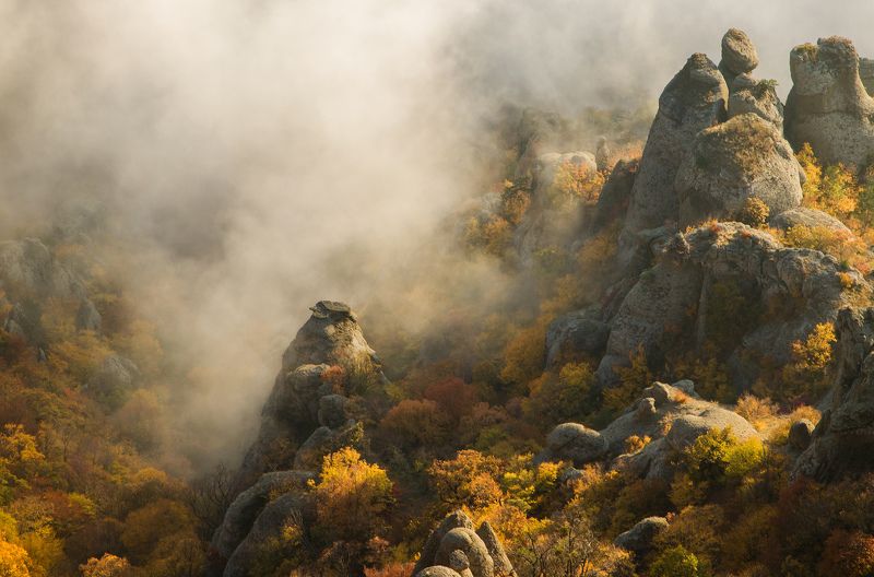 Каменные жители долины Привиденийphoto preview