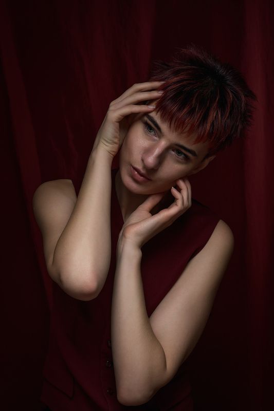 Red Saraphoto preview