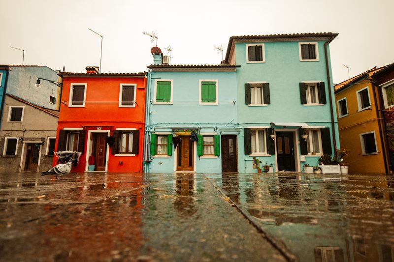 Pigeon & Burano`s traditional buildingsphoto preview