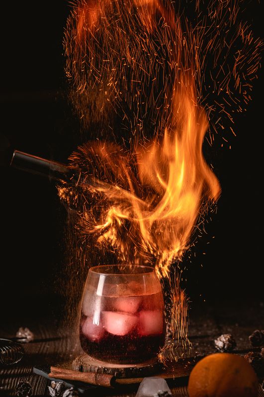 натюрморт, искры, напиток, фудфото Игра с огнемphoto preview
