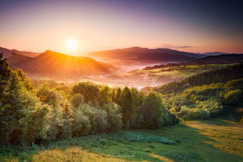 Poland, landscape, mountainscape, Carpathians, Pieniny, Szafranówka, Szczawnica, Krościenko, Dunajec, Czerteż, Lubań, no people, mountains, nature, sky, golden hour, sun, sunset, outdoors, trees, forest, sunlight, Nikon, Tullusion Lighting Sightingphoto preview