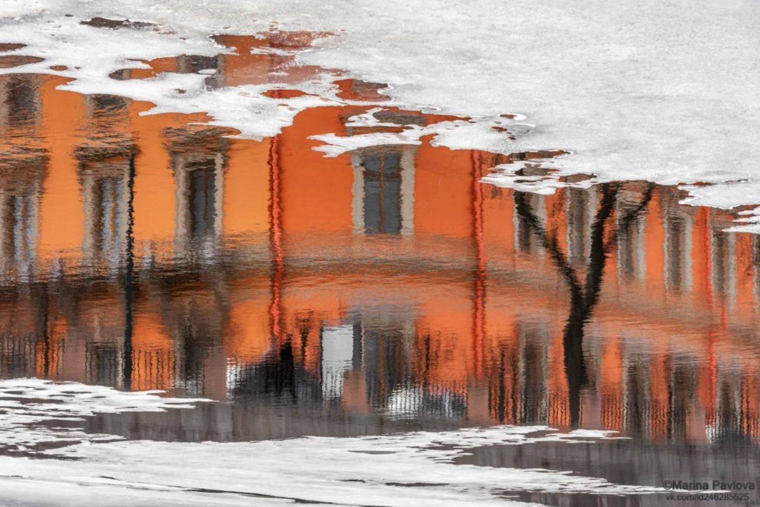 Призрачная река Фонтанка.... Автор: Павлова Марина город, санкт-петербург, река фонтанка, михайловский замок, абстракция, акваабстракция, акваграфика, отражение на воде., Павлова Марина