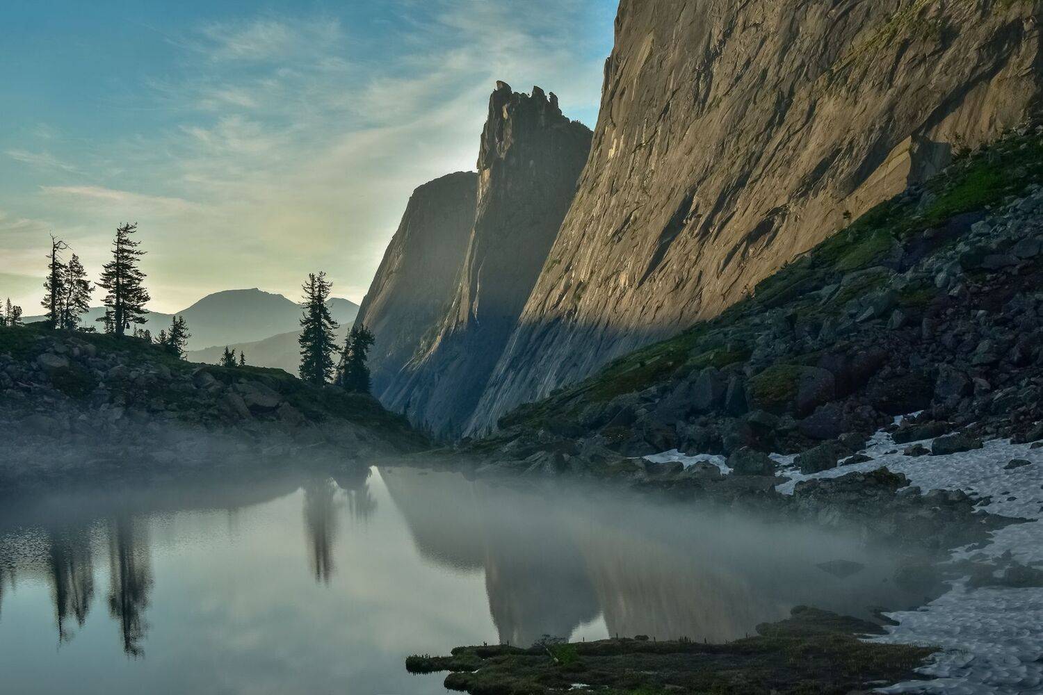 Утро на озере Черное в Ергаках. Автор: Холзаков Вячеслав россия, западные саяны, хребет ергаки, озеро черное, скалы, горы, Холзаков Вячеслав