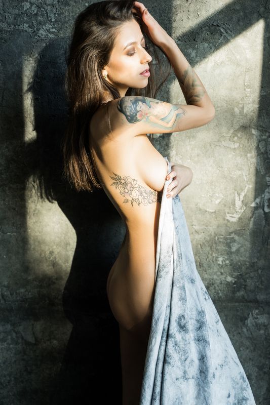 девушка утреннее солнцеphoto preview