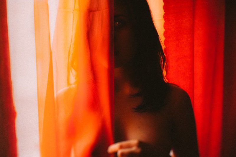 в красных тонахphoto preview